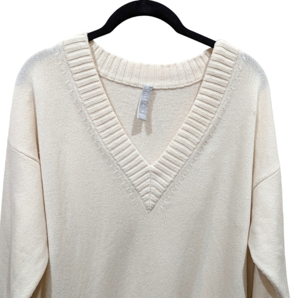 Athleta Wool/Cashmere Cream V Neck Tunic Sweater (M) - Picture 5 of 8